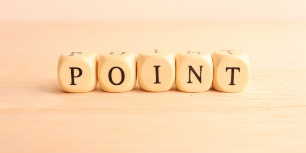 木製ブロックに「POINT」の文字が並び、重要点を表している構成