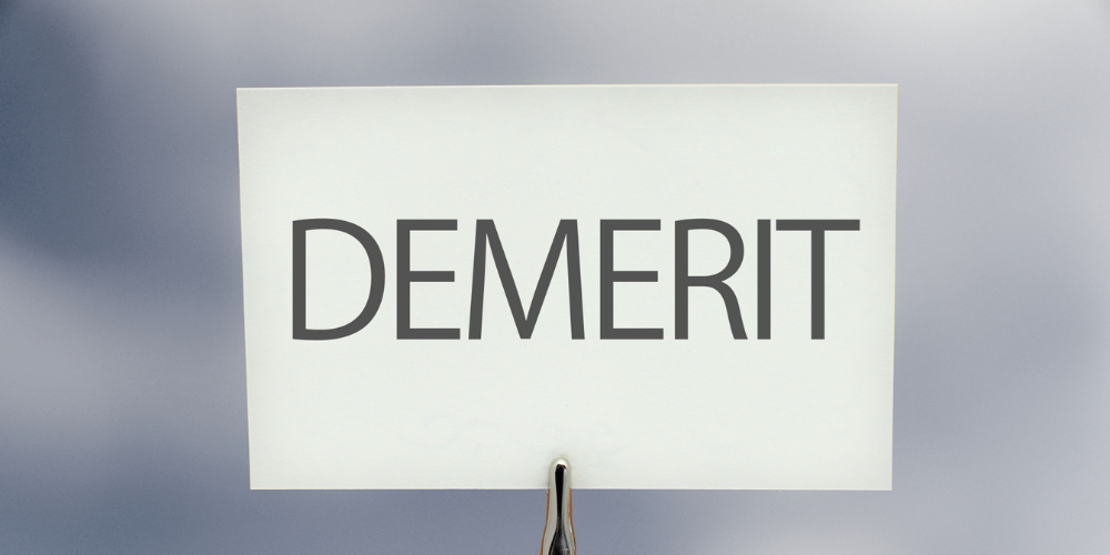 「DEMERIT」と書かれた紙の画像