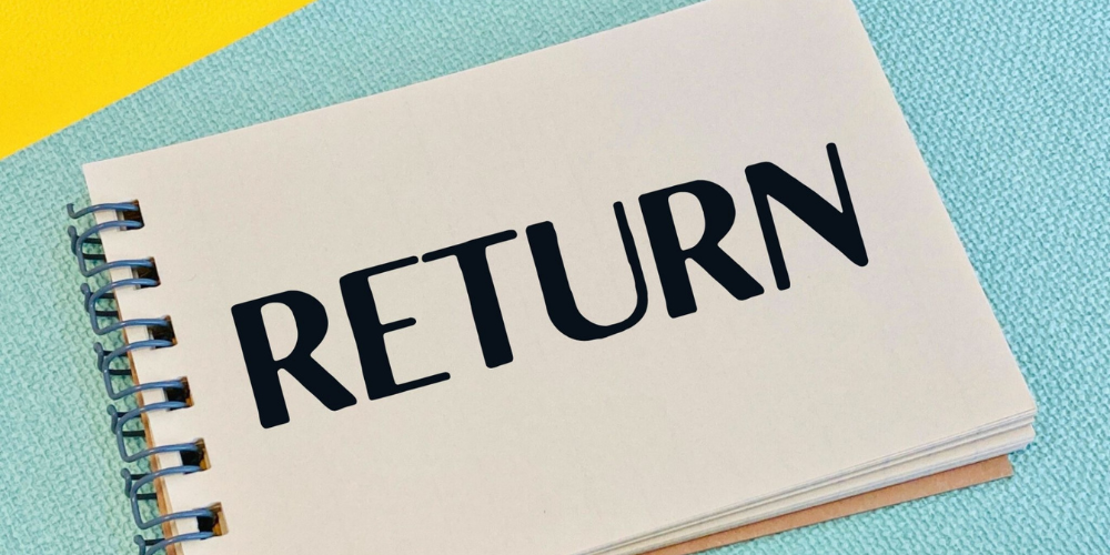ノートに「RETURN」と書かれた文字とペンのイメージ
