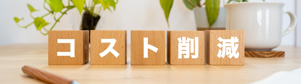 「管理」の文字が書かれた青いブロックと、その周囲に立つ男女の小さなフィギュアたちの構成