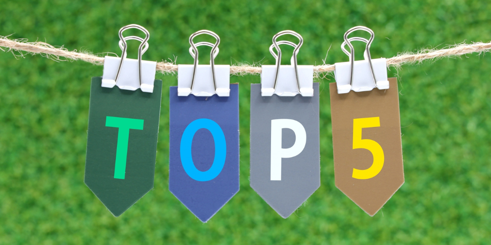 TOP5の文字が書かれたタグが並ぶイメージ