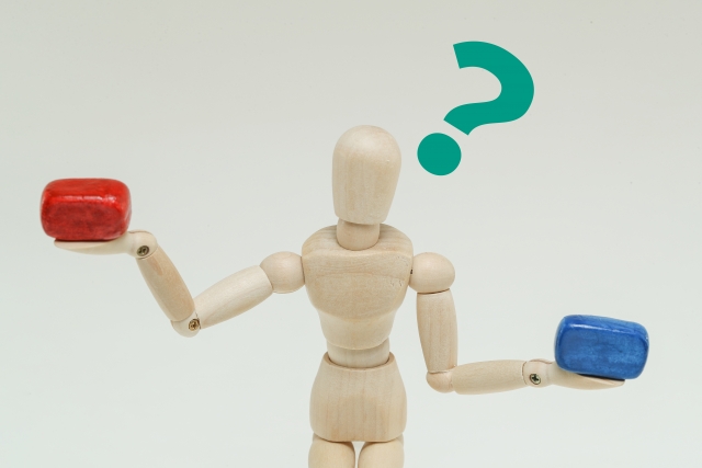 2つのものを比較している様子