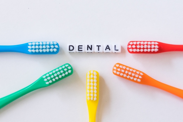 カラフルな歯ブラシ