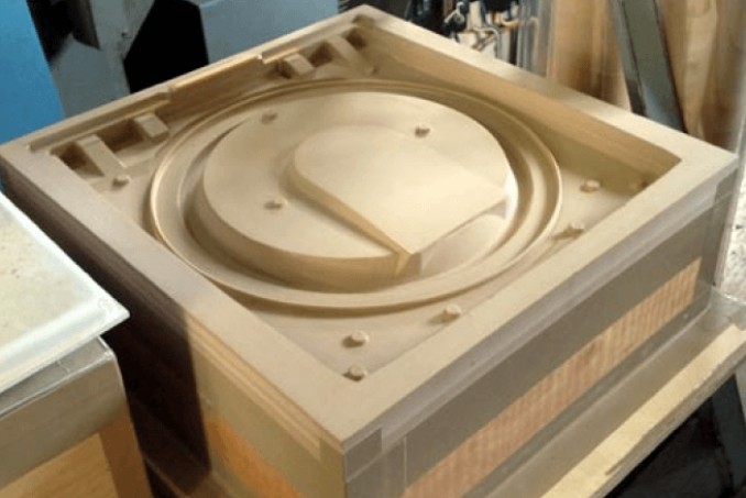 真空成形に使用される木型