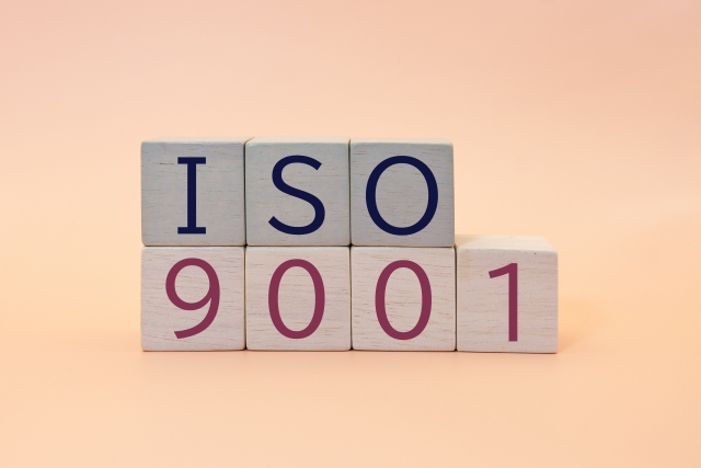 ISO9001と書かれたブロック
