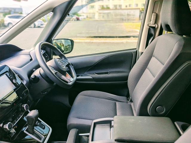 自動車の運転席