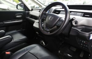 自動車の運転席
